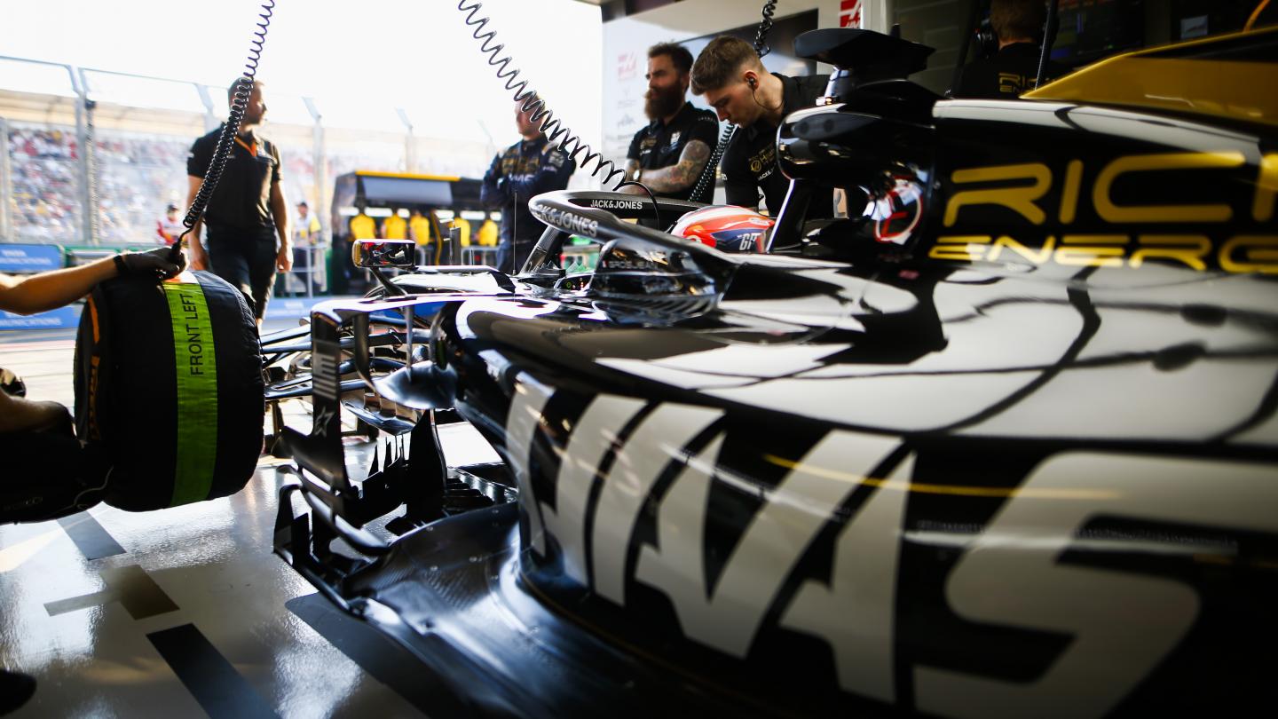 Bahrain Grand Prix Advance - Dressed to the Nines